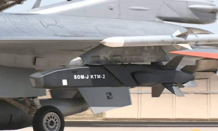 SOM-J qanadlı raketinin ilk uğuru
