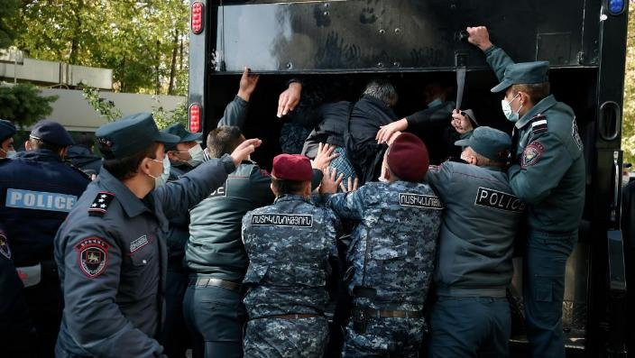 Ermənistanda müxalifət üzvləri kütləvi şəkildə saxlanılıb