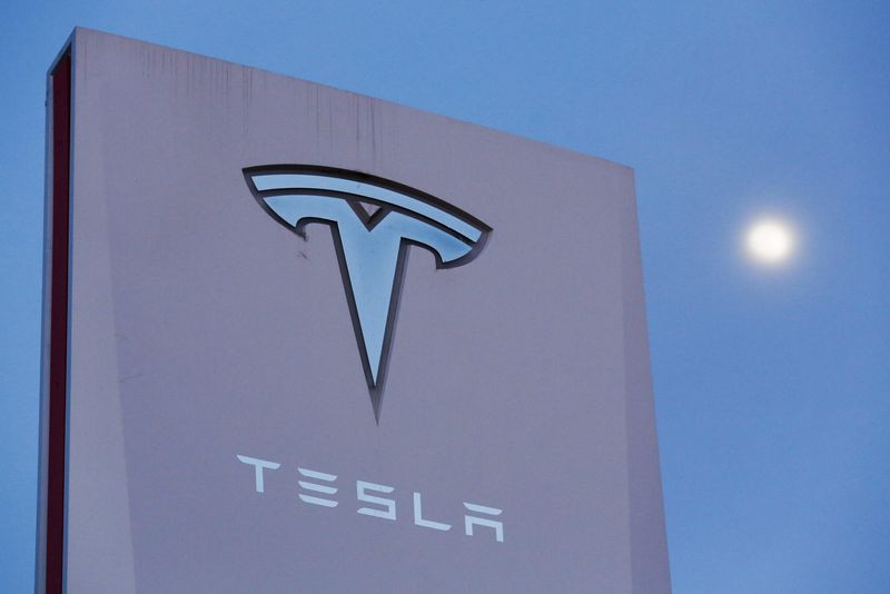 FTB, ABŞ-da Tesla salonlarına edilən hücumları daxili terror aktı kimi araşdırır
