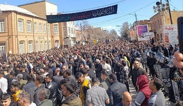 Urmiyada xalq ayaqda: "Təbriz axan qanımızdır!"