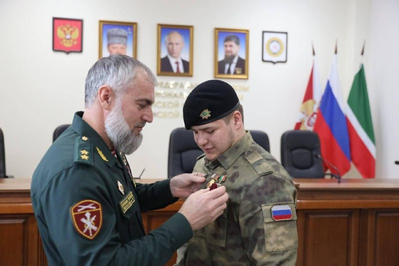 Adam Kadırov yeni medal aldı