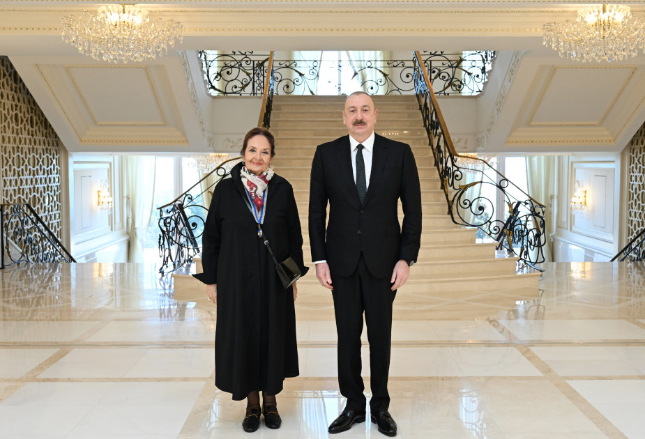 Prezident İlham Əliyev Şəfiqə Məmmədovaya “İstiqlal” ordenini təqdim edib
