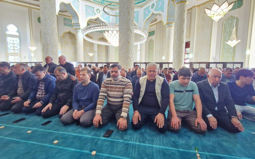 Naxçıvanda bayram namazı qılınıb