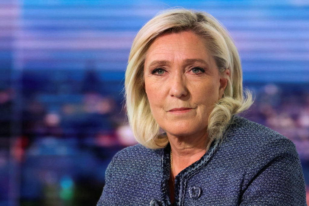 Marin Le Pen siyasətdən getməkdən imtina etdi