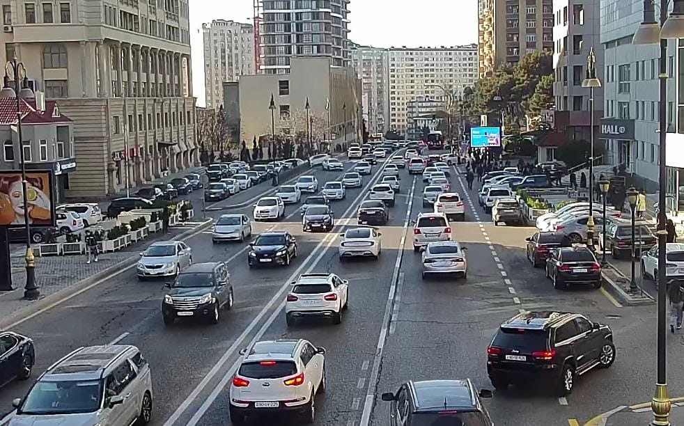Sürücülərin NƏZƏRİNƏ: Bakıda bu yollarda sıxlıq var - SİYAHI