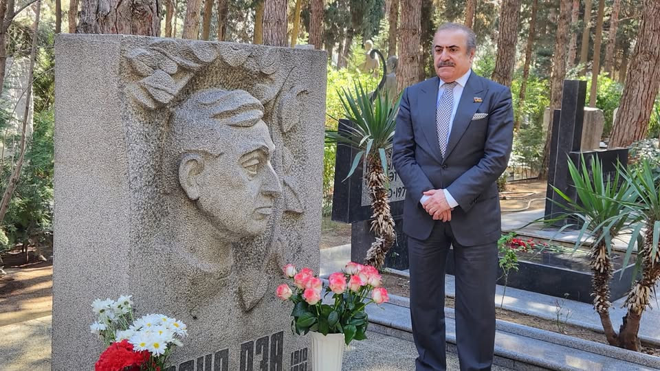 Xalq şairi Rəsul Rzanın məzarı ziyarət olunub