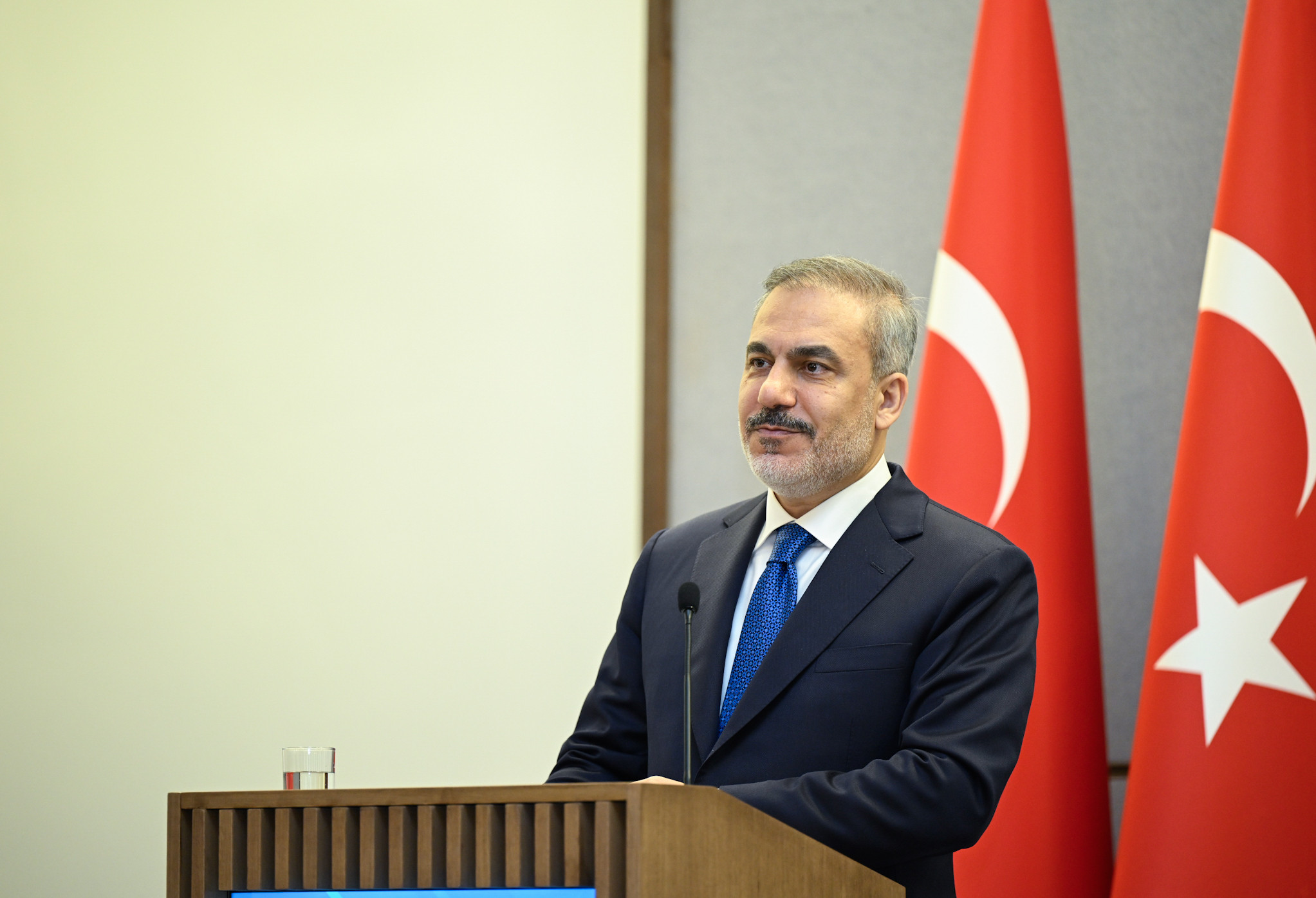 Hakan Fidan fransalı həmkarı ilə Qafqazda sülhün təmin olunmasını müzakirə edib