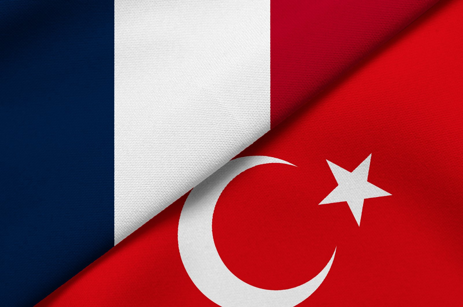 Türkiyə və Fransa XİN rəhbərləri arasında telefon danışığı olub