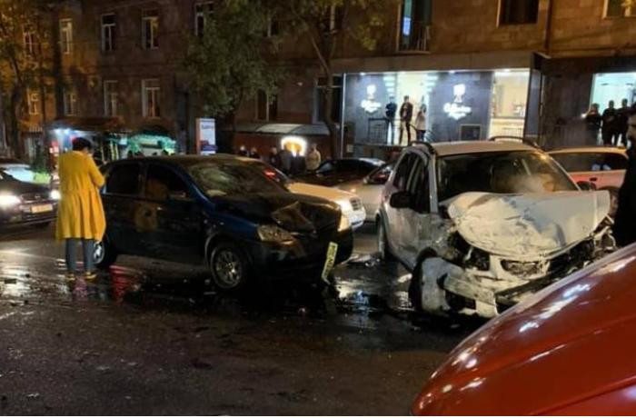 İrəvanda qəza olub, sürücülərdən biri Ermənistan Müdafiə Nazirliyinin əməkdaşıdır