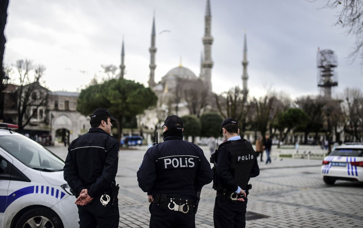 İstanbul polisi cinayətkar qruplardan müsadirə edilən lüks avtomobilləri istismara verdi