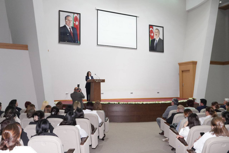 Regional konfransda müəllimlərin peşə vərdişlərinin təkmilləşdirilməsi məsələləri müzakirə olunub