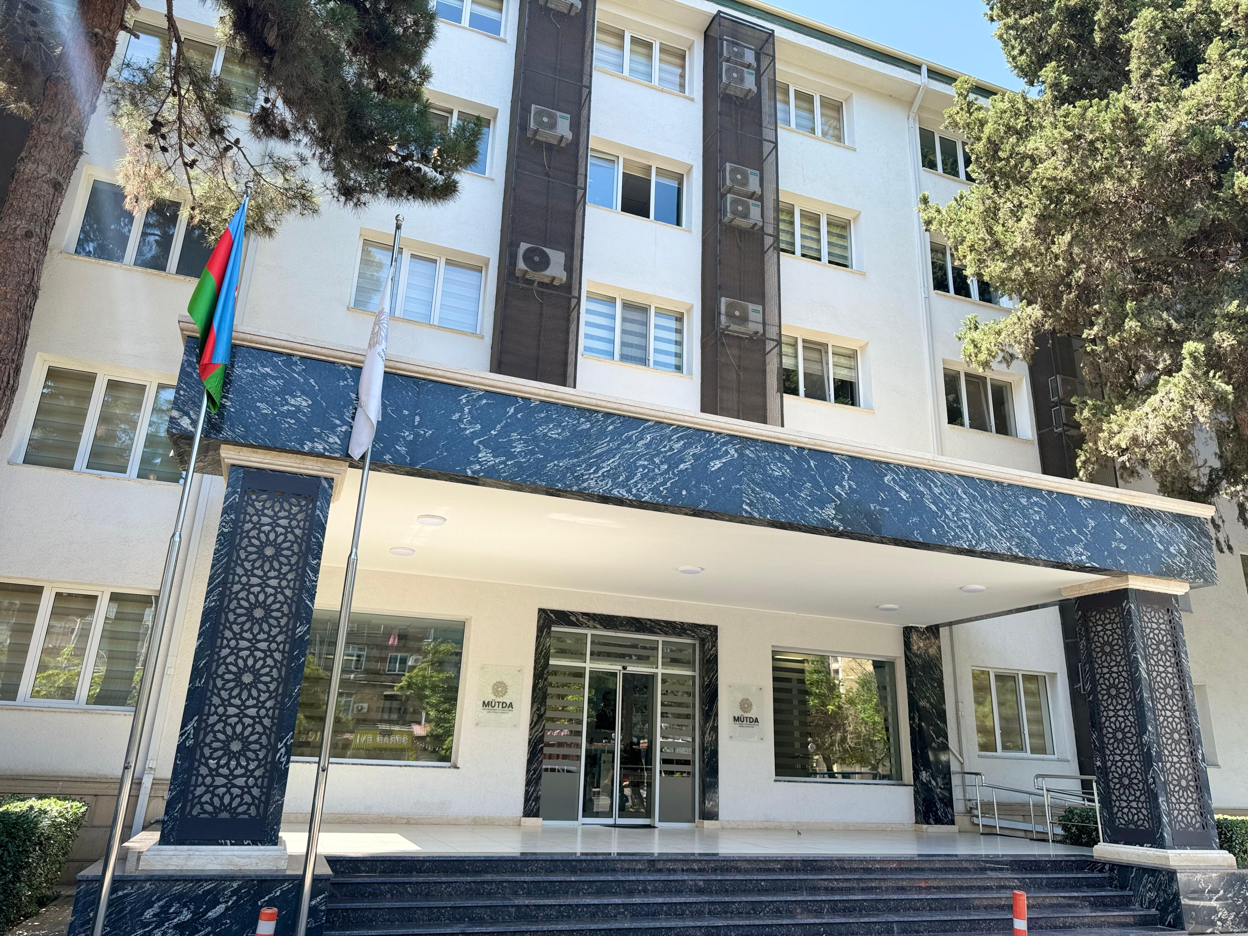 Müraciətlərin çox olduğu məktəblərə qəbul zamanı kimlərə üstünlük tanınır?