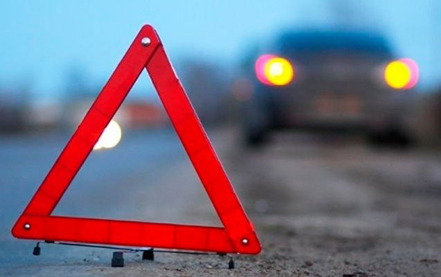 Bakıda avtomobil motosikletii vurub, ölən var