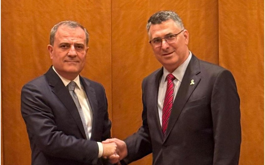 Ceyhun Bayramov israilli həmkarını Azərbaycan-Ermənistan sülh prosesi barədə ətraflı məlumatlandırıb