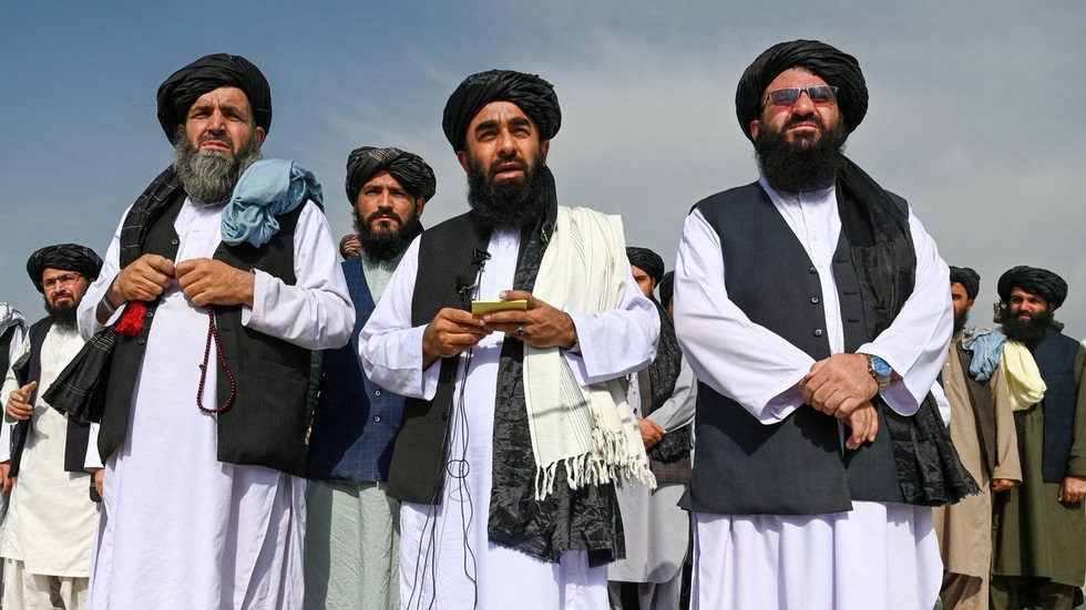 Taliban: C-17 təyyarələrinin Baqrama enməsi yalan və təbliğatdır