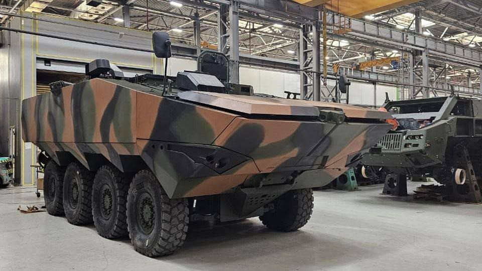Qazaxıstan öz hərbi texnikasını yeniləyir: Yeni amfibiya Barys A 8×8