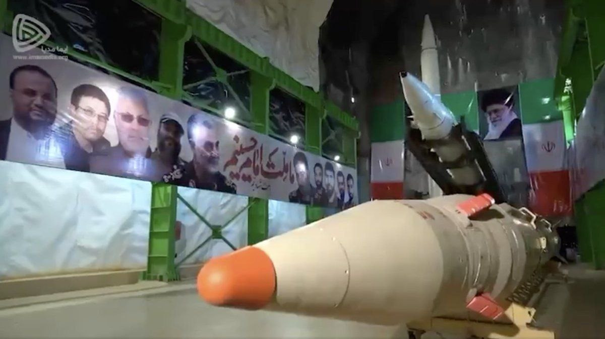 Britaniya mətbuatı: Tehran bölgədəki hərbi varlığını gücləndirir