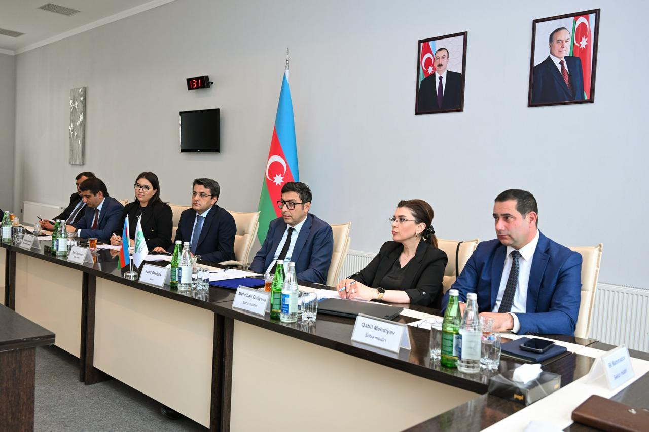 Aprelin 9-da gənclər və idman naziri Fərid Qayıbov Qax və Şəki sakinlərini qəbul edib.
