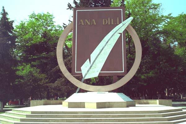 İranda türk dilinə rəsmi status tələbi ilə kampaniya başladılıb