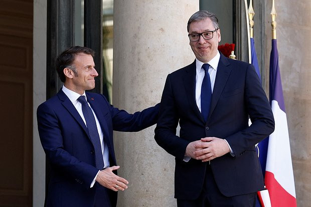 Serbiya Prezidenti Vuçiçin Paris Səfəri: Makrondan “Strateji” Dəstək