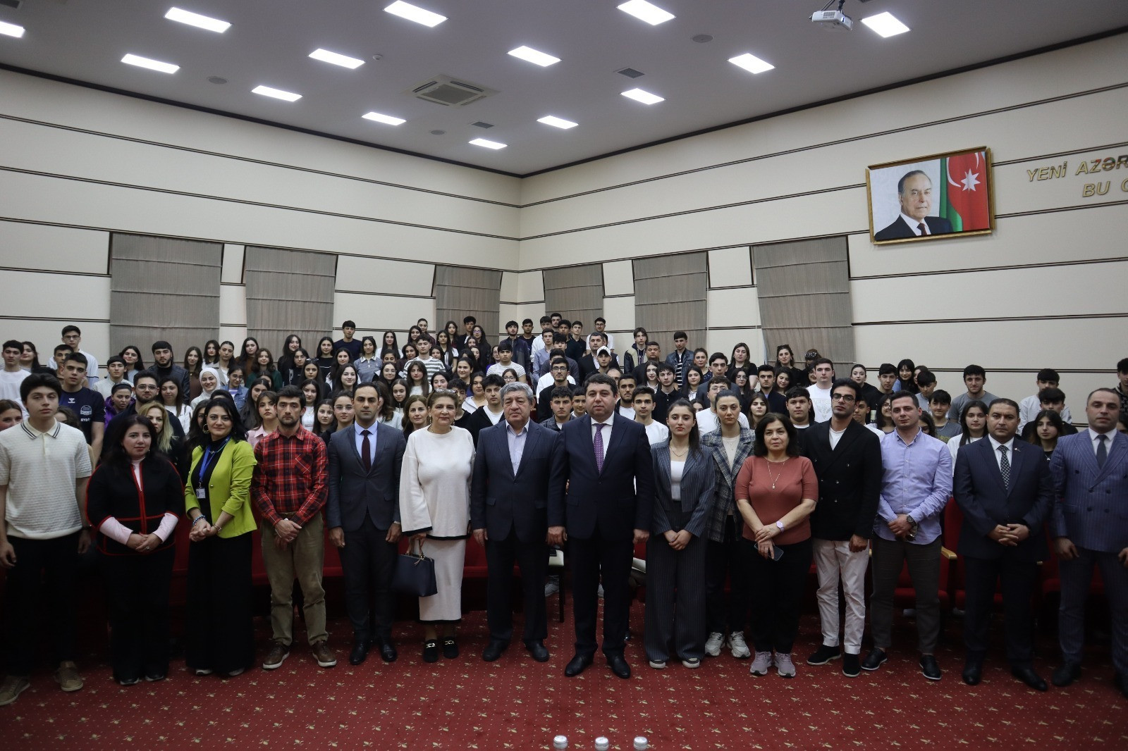 Azərbaycan Respublikası Konstitusiyasının leksik- terminoloji sistemində  millilik və beynəlmiləllik mövzusunda görüş keçirilib