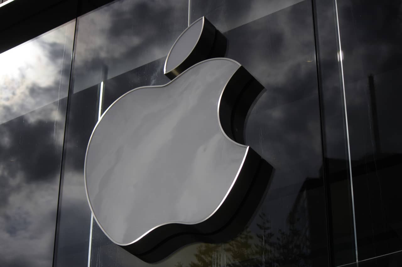 Apple bir günlük fasilədən sonra yenidən lider oldu