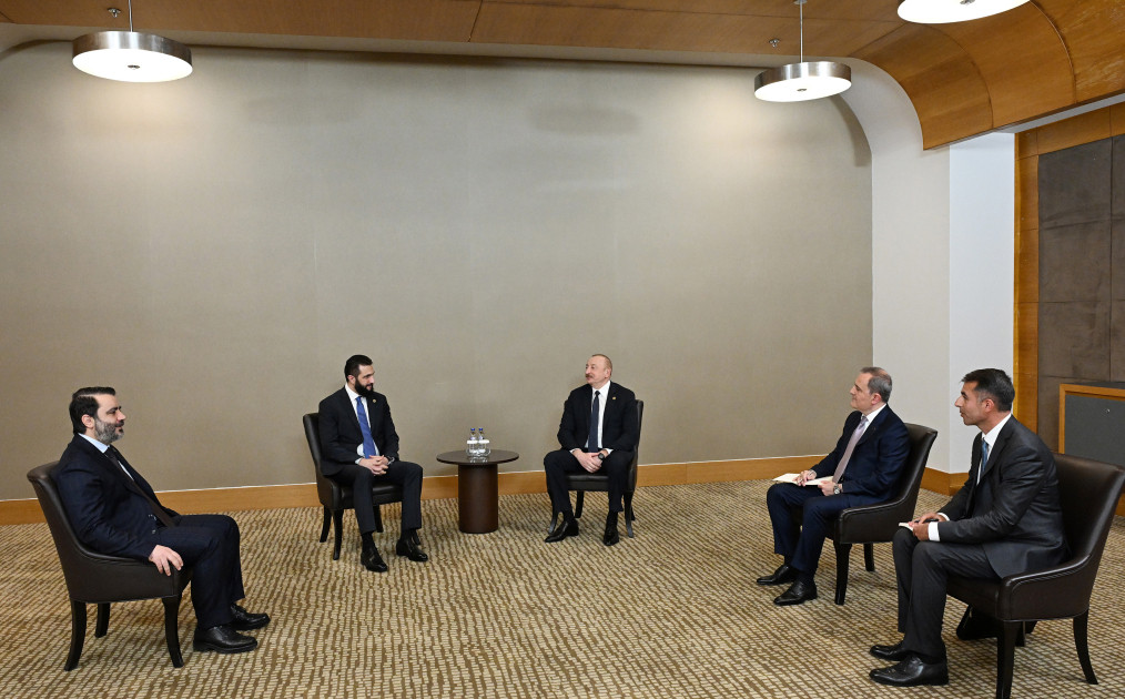 İlham Əliyev Suriyanın keçid dövrü Prezidentini Azərbaycana səfərə dəvət edib