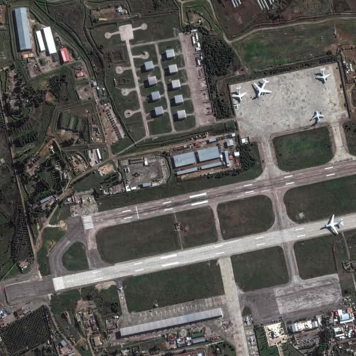 Rusiya Hmeymim bazasını yenidən gücləndirir