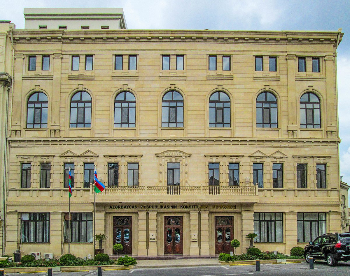 Konstitusiya Məhkəməsində yeni təyin olunmuş hakim kollektivə təqdim edilib
