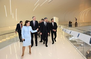 Gürcüstan Prezidenti Heydər Əliyev Mərkəzində olub