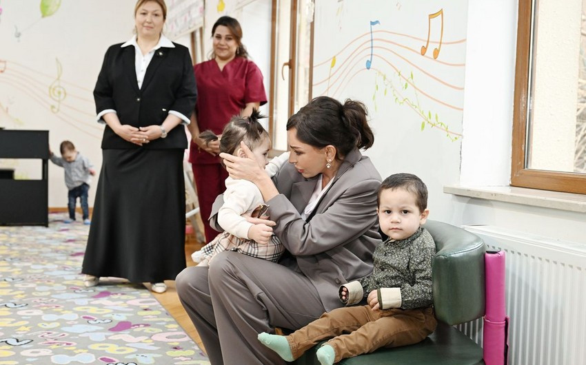 Mehriban Əliyeva Bakıdakı 1 saylı körpələr evində və 1 saylı uşaq evi sosial xidmət müəssisəsində olub