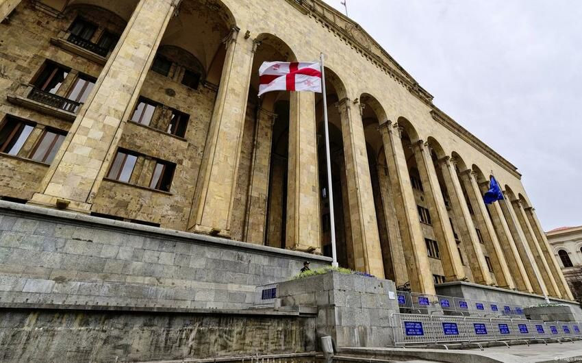 Gürcüstanda partiyaların fəaliyyəti Konstitusiya Məhkəməsinin qərarı ilə dayandırılacaq
