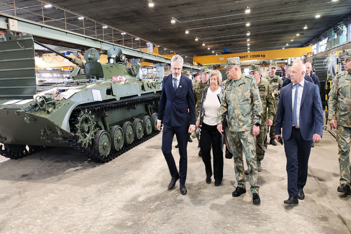 Kərim Vəliyev Slovakiya müdafiə sənayesi müəssisələrində və təlim mərkəzində olub