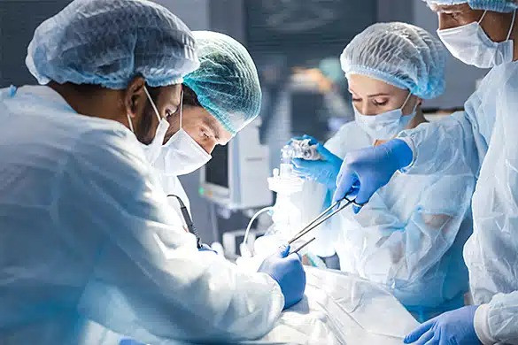 Nazirlik plastik cərrahiyyə üzrə icazə verilən əməliyyatların siyahısını paylaşıb