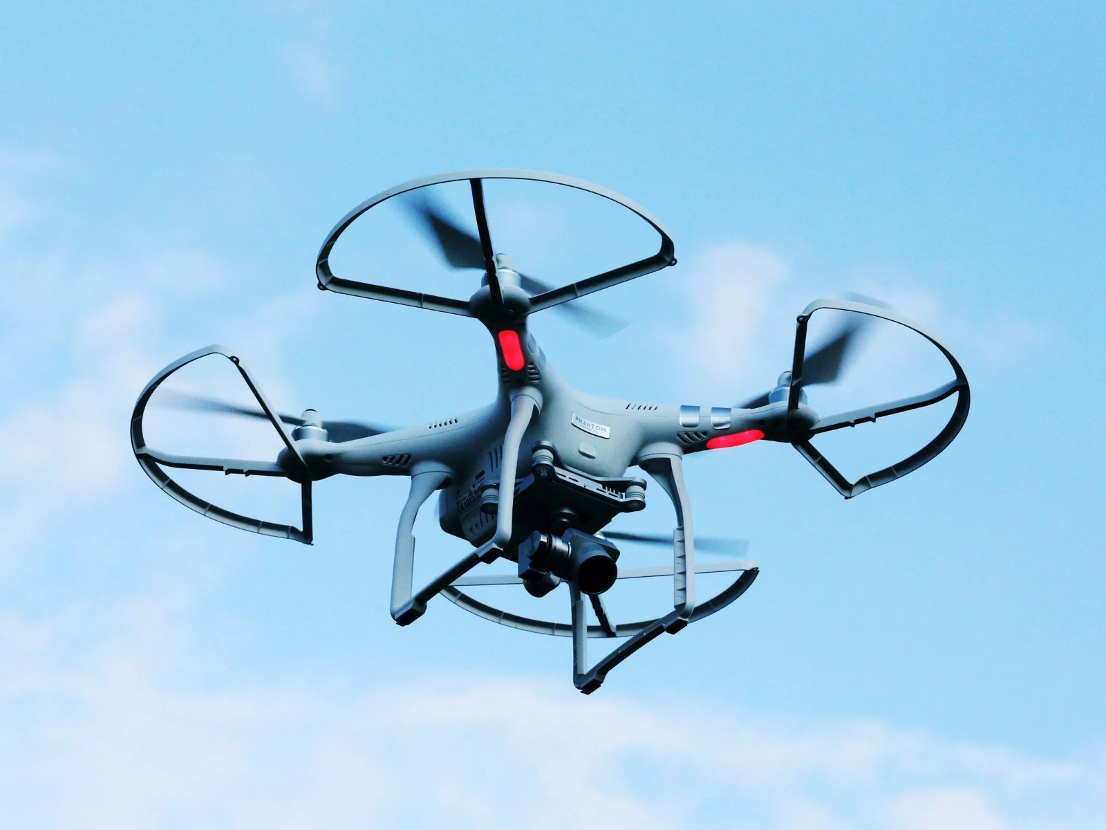 Gənc mühəndislər sadə dronla böyük uğura imza atdı: 4,3 milyon dollarlıq investisiya topladılar