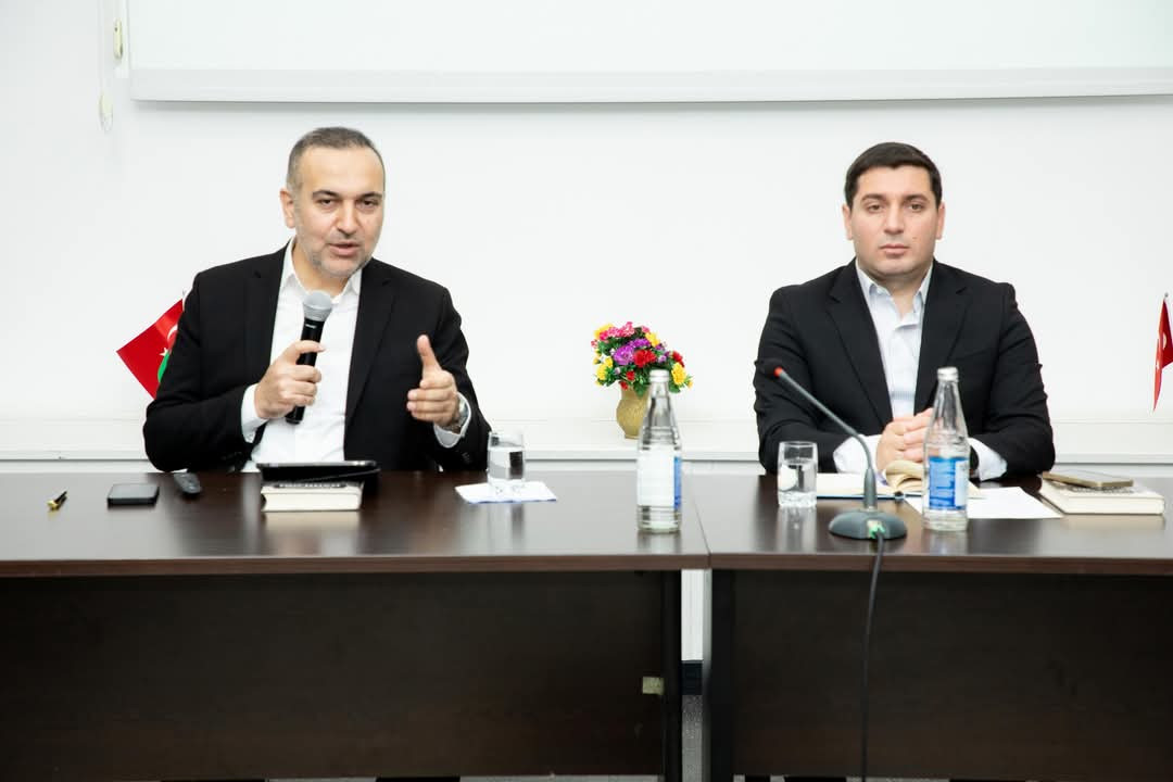 Gənclərin şəxsiyyət axtarışı müzakirə edildi: Dr. Ali Can Bakıda gənclərlə görüşdü