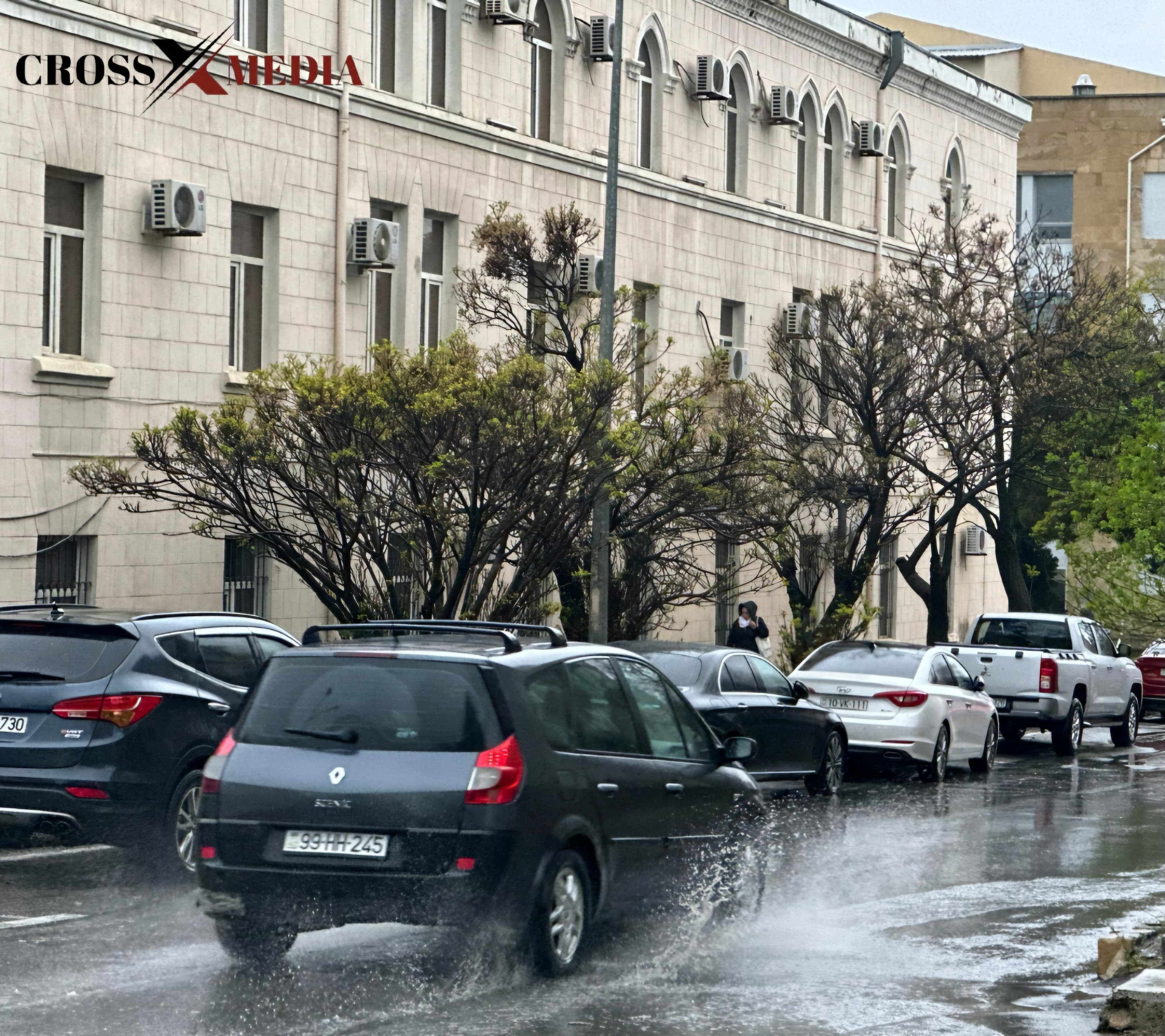 Yağış zamanı şəhər: Sürüş, yıxıl, qalx, təkrar et