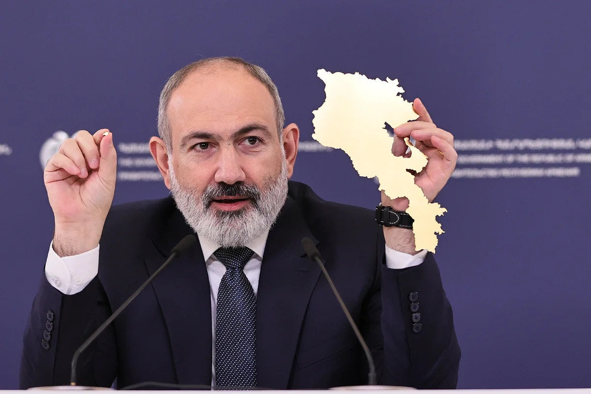 Paşinyan Ermənistan Konstitusiyasını tənqid etdi