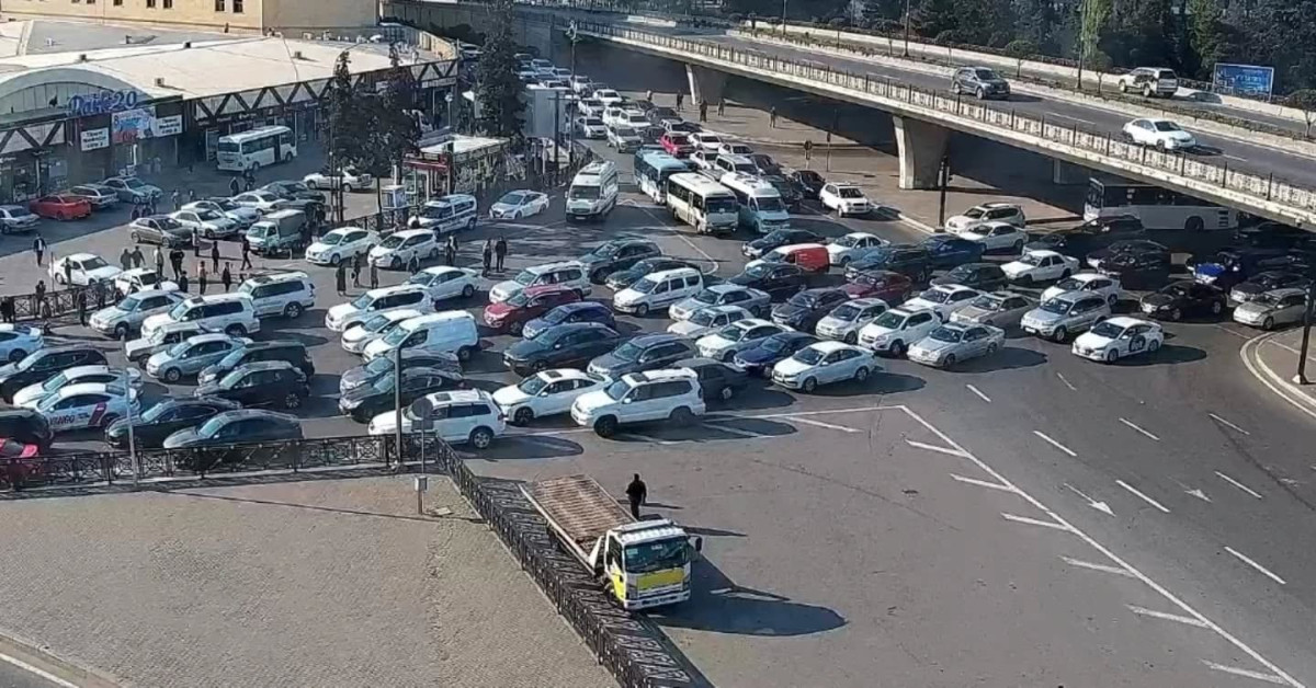 Bakının bir çox yollarında tıxac müşahidə edilir - SİYAHI