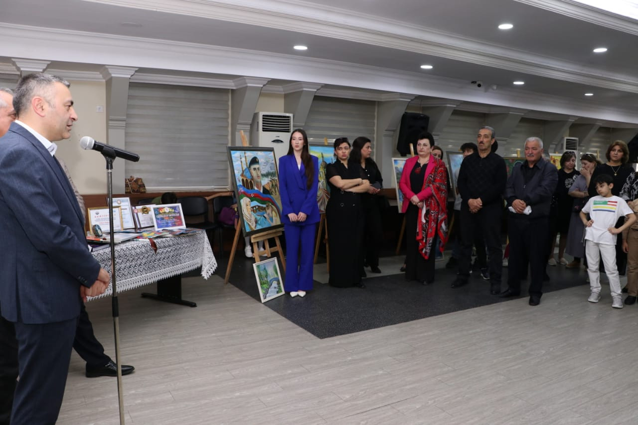 Gənc rəssam Gülarə Salmanovanın sərgisi keçirildi