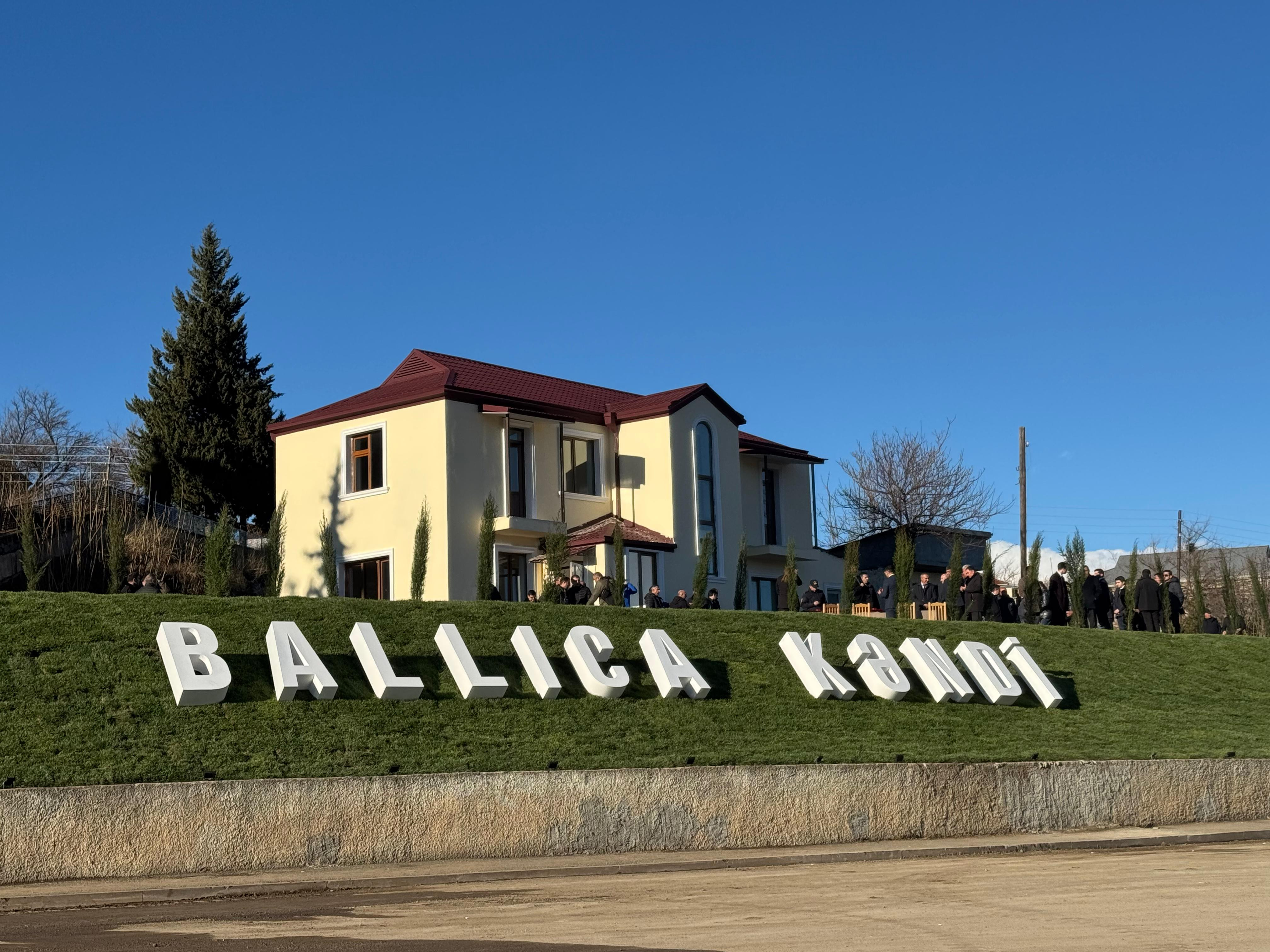 Sarıcalı və Ballıcaya yola salınan növbəti köç karvanı çatıb