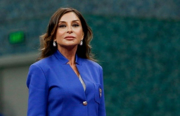 Azərbaycanın birinci xanımı Mehriban Əliyeva və digər ailə üzvləri Pekində Böyük Xalq Sarayı ilə tanış olublar