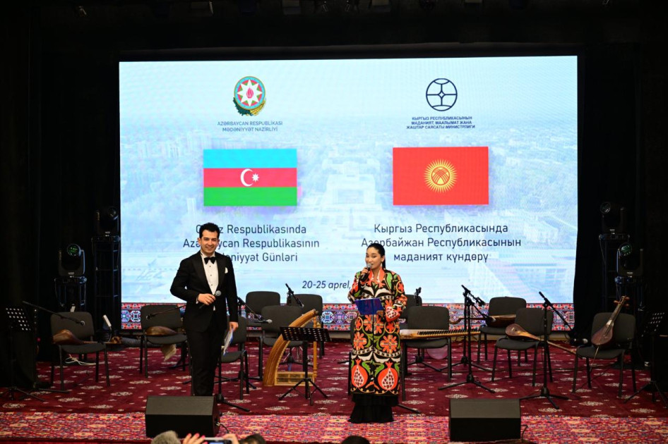 Bişkekdəki "Manas” Milli Teatrında Qədim Musiqi Alətləri Ansamblının konserti olub