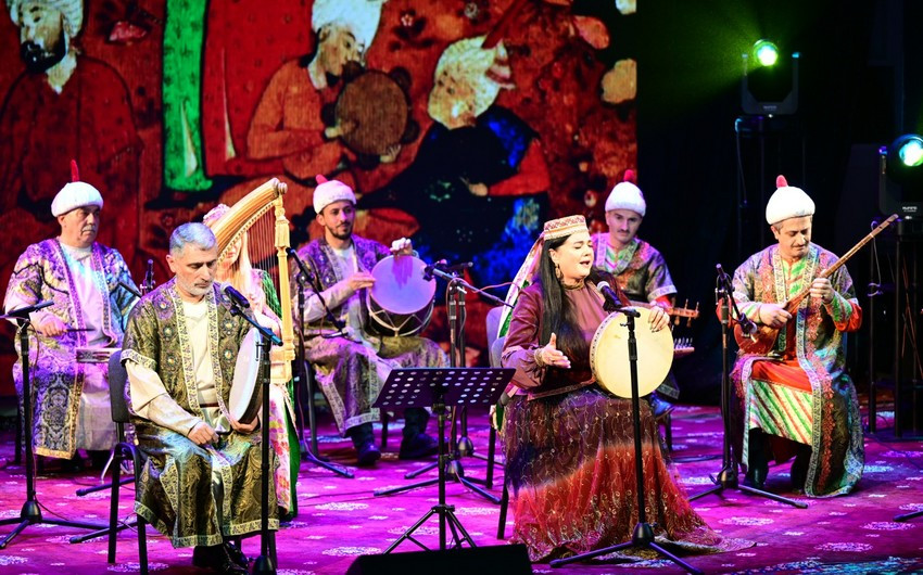 Munis Hüseynovun doğum günü Qırğız səhnəsində musiqi bayramına çevrildi