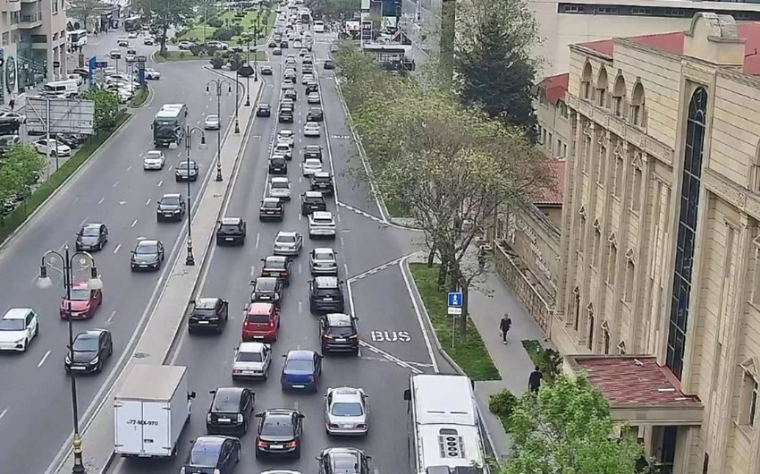 Bakının bir çox yollarında tıxac müşahidə edilir - SİYAHI