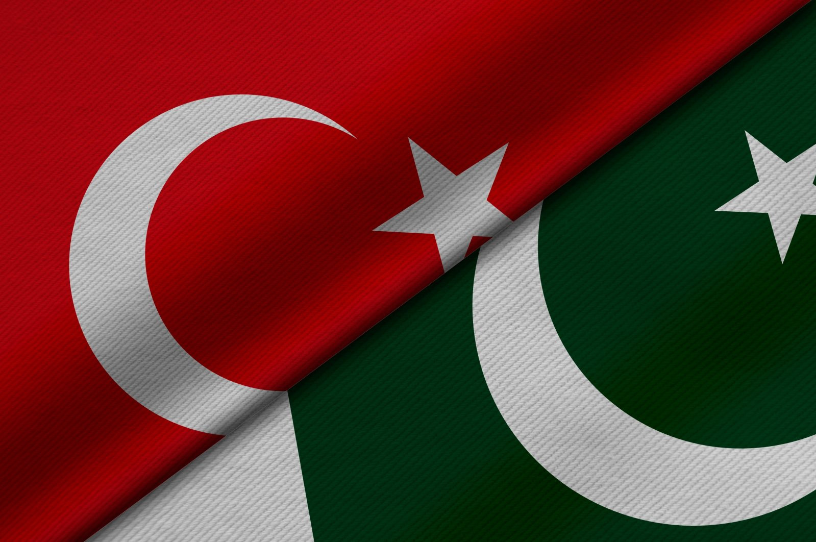 Türkiyə və Pakistan xarici işlər nazirləri telefon danışığı aparıb
