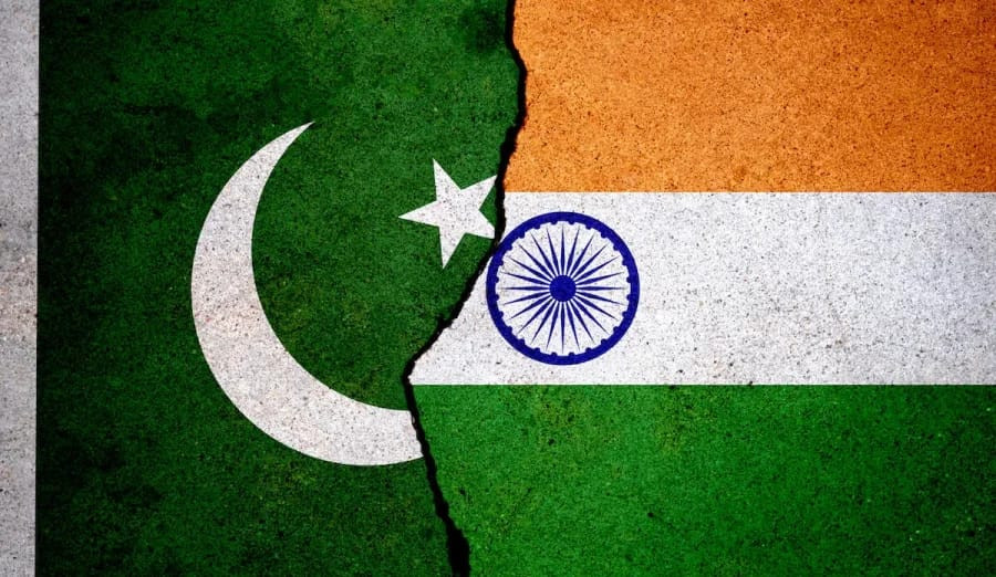 Kəşmirdə gərginlik artır: Hindistan və Pakistan hərbçiləri üç gecədir atışır