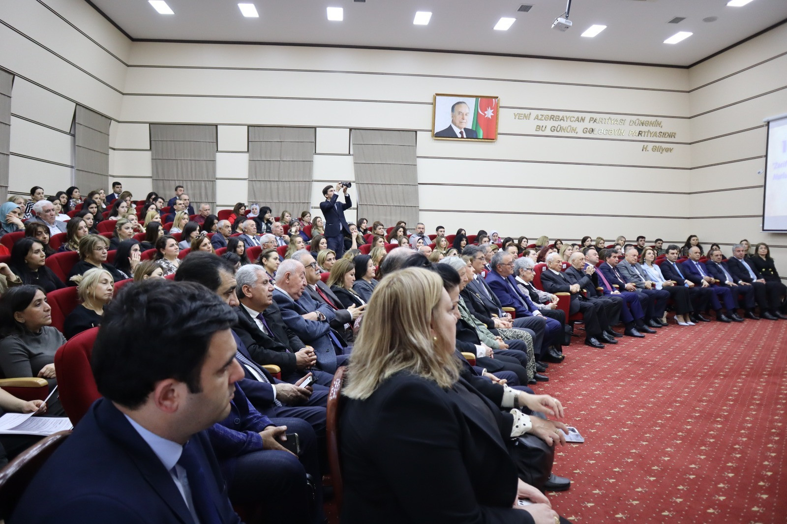 Yasamal rayonunda “Zərifə xanım Əliyeva-Nurlu ömür yolu” adlı tədbir keçirilib