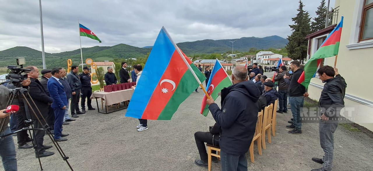 Növbəti köç karvanları  Sarıcalı və Ballıca  kəndinə çatıb, mənzillərin açarları təqdim olunub -
