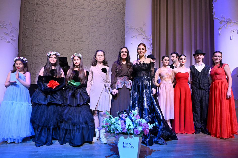 Fidan Hacıyevanın II Beynəlxalq Opera Festivalında Heydər Əliyev Fondunun vitse-prezidenti Leyla Əliyevanın şeirlərinə bəstələnmiş mahnılar ifa olunub